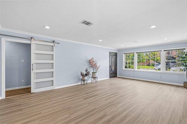 Photo - 4002 Merrick St