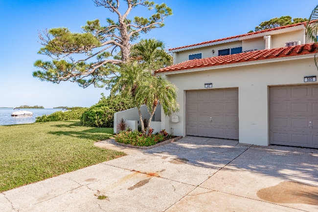 Building Photo - 2700 Bayshore Blvd