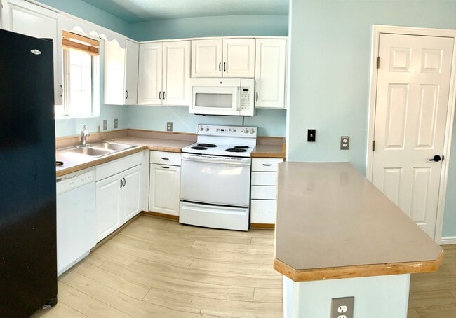 Photo - 2 Bedroom Lexington Townhome with Community Pool