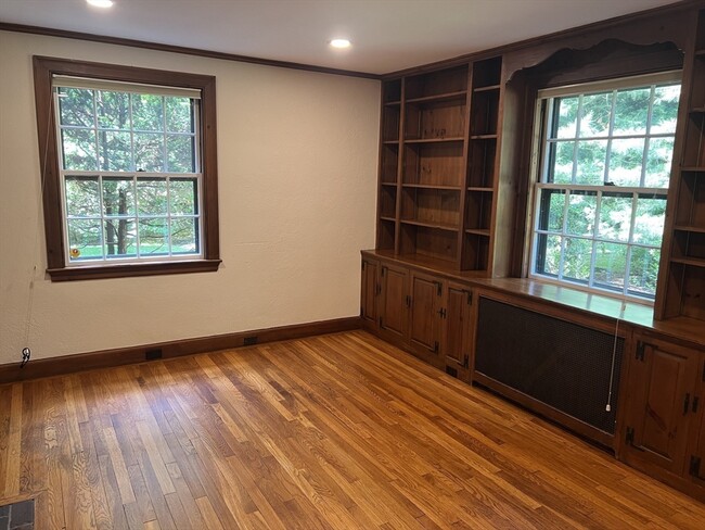 Photo - 130 Marsh St