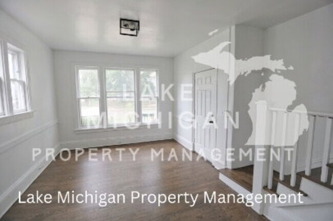 636 Livingston Ave NE Unit #1