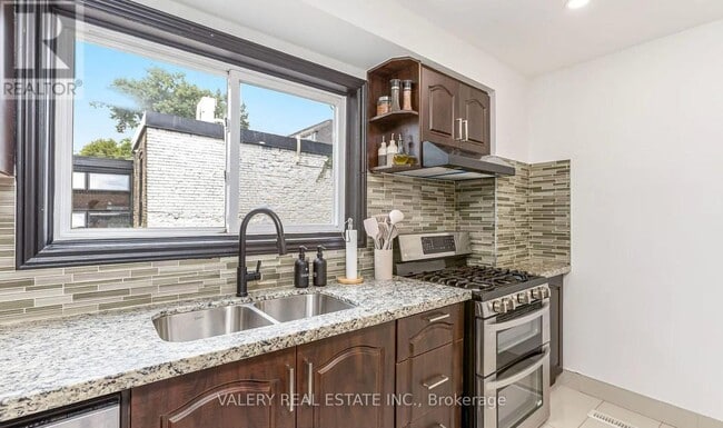 Photo - 80 Saulter St