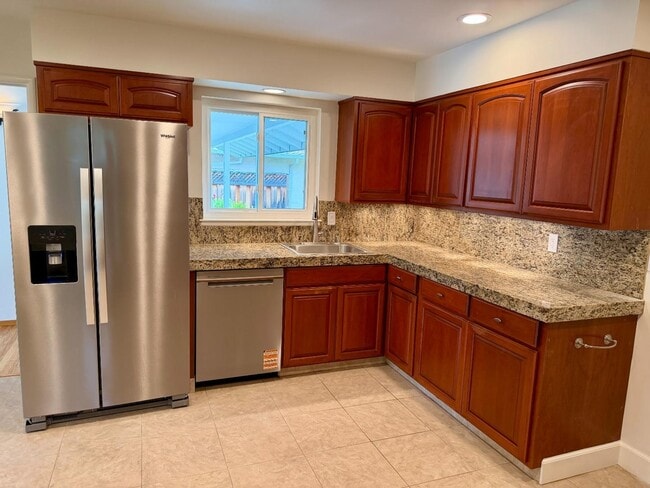 Photo - 975 Inverness Way