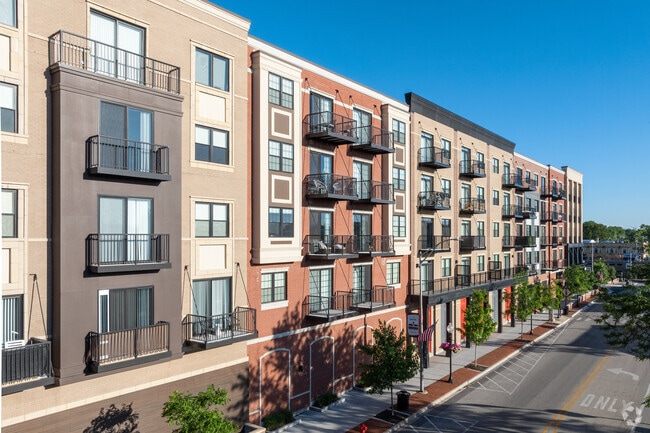 1 W Quincy St - Quincy Station