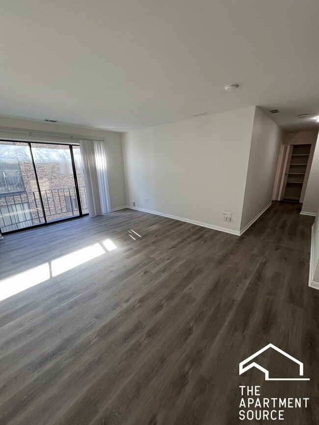 Photo - 2310 N Harlem Ave Unidad 602