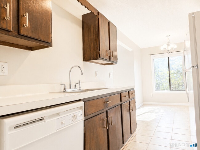 Photo - 10 Woodsedge Dr Unit 6A