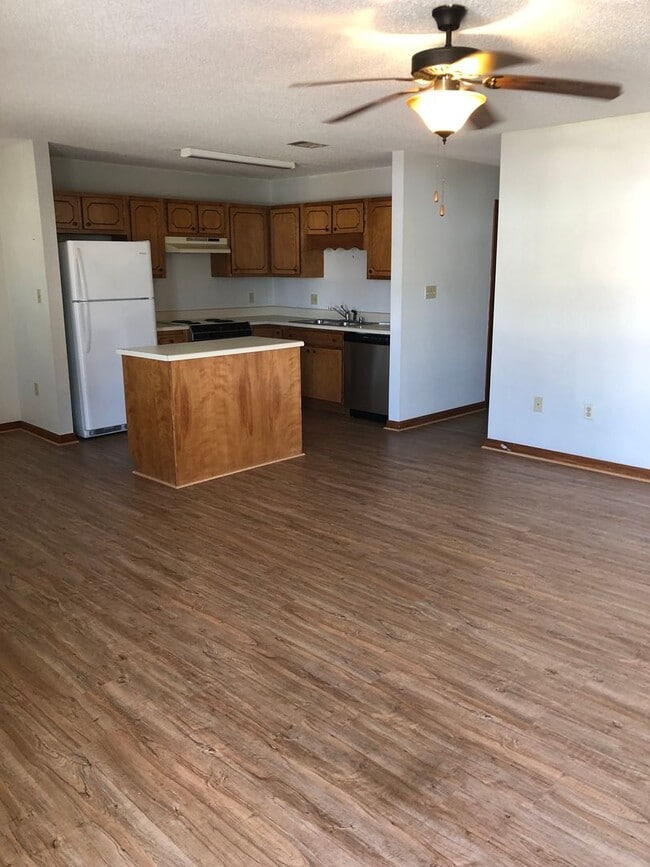 Photo - 2 Bedroom, 2 Bath Condo in River Oaks Comm...