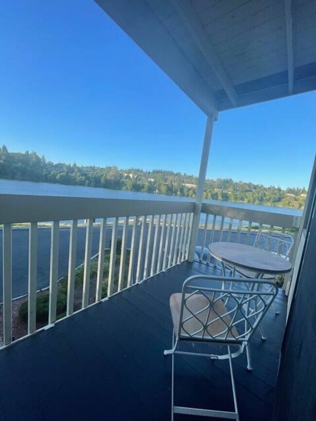 Building Photo - Waterfront Living Made Easy – Furnished 1-... Unit C203 Rental