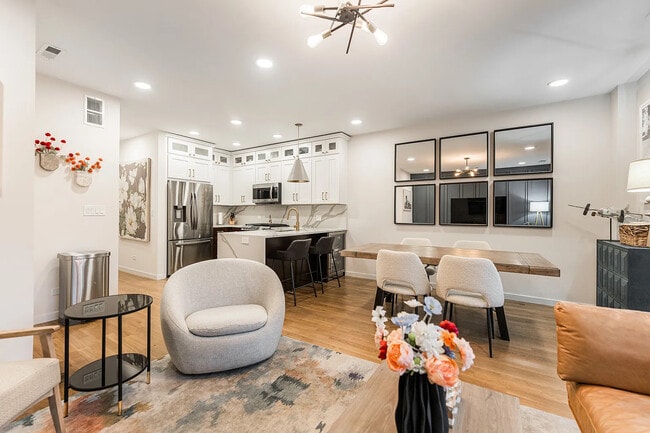 Photo - 1703 W Chicago Ave Unit 4