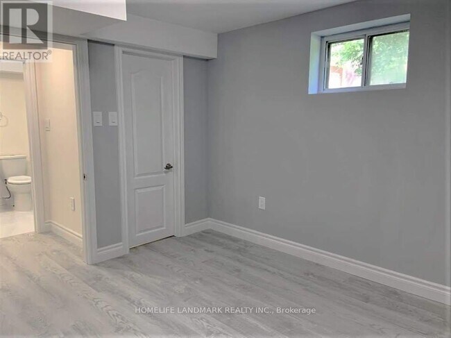 Photo - 6 Dempster St