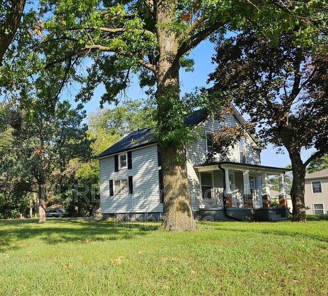 Building Photo - 1809 N 33rd St Rental
