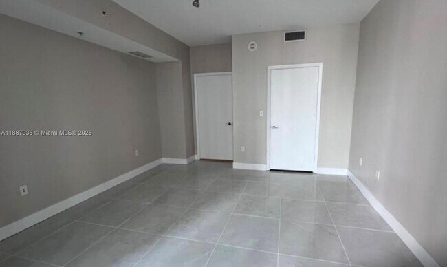 Photo - 253 NE 2nd St Unidad 1504