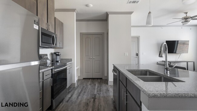 Photo - 12500 Shadowglen Trce Unit 5207