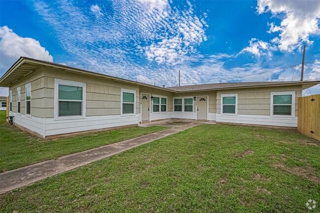 Building Photo - 1732 W 6th St Rental