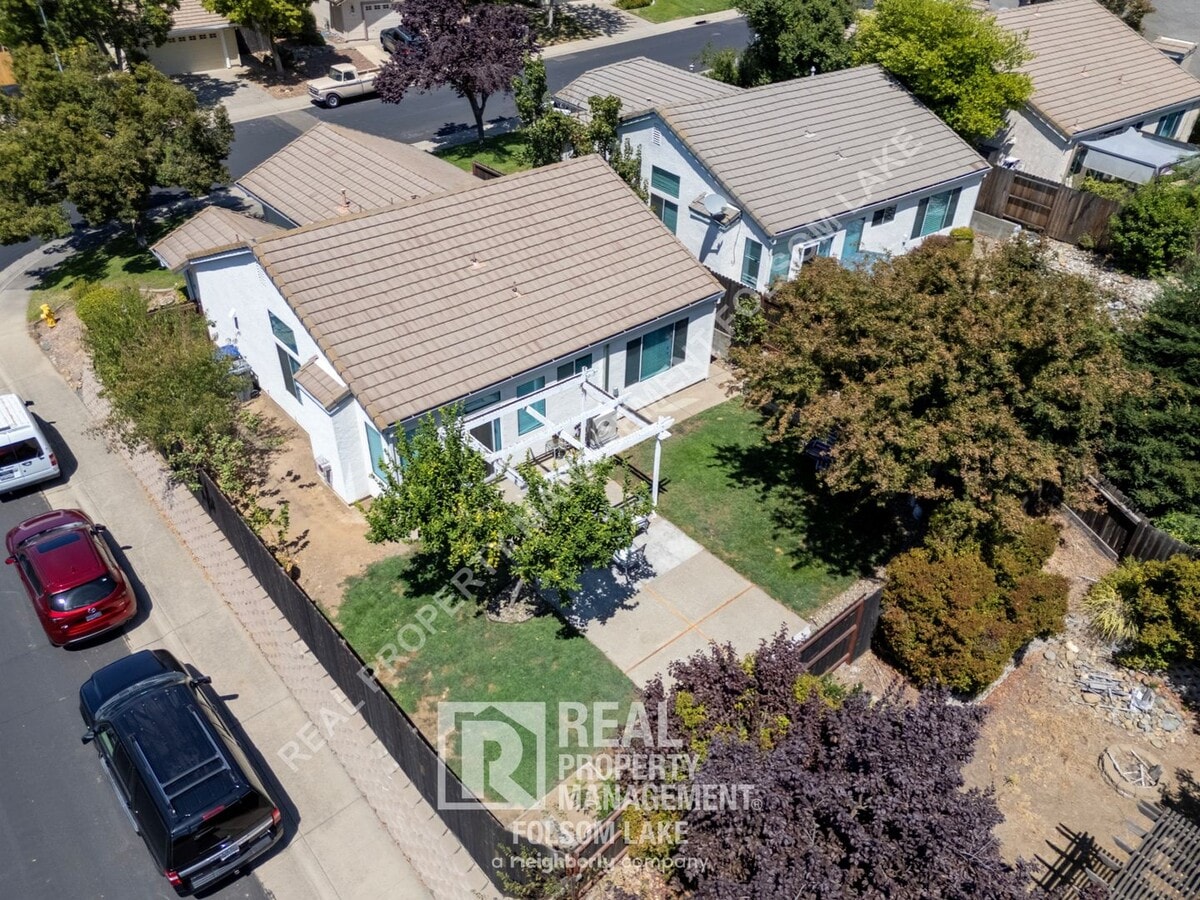Photo - 118 Whiting Way