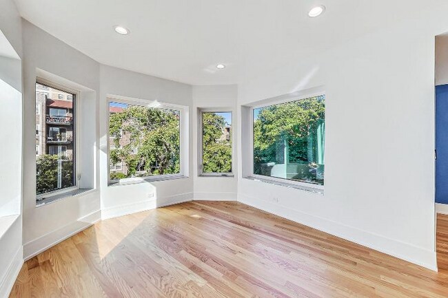 Photo - 1245 W Jarvis Ave Unidad 2