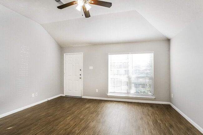 Photo - 19242 Hopeview Ct