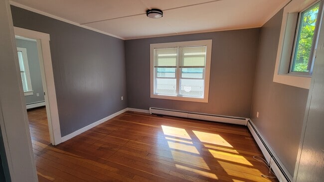 Building Photo - 8 Broad Ave Unit 8A