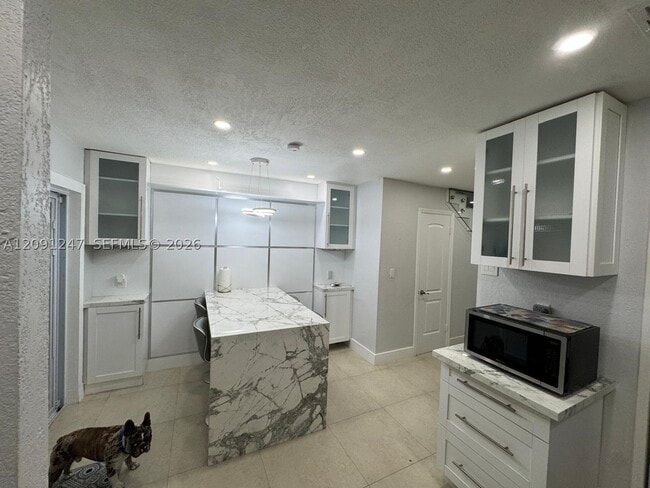 1305 W 53rd St