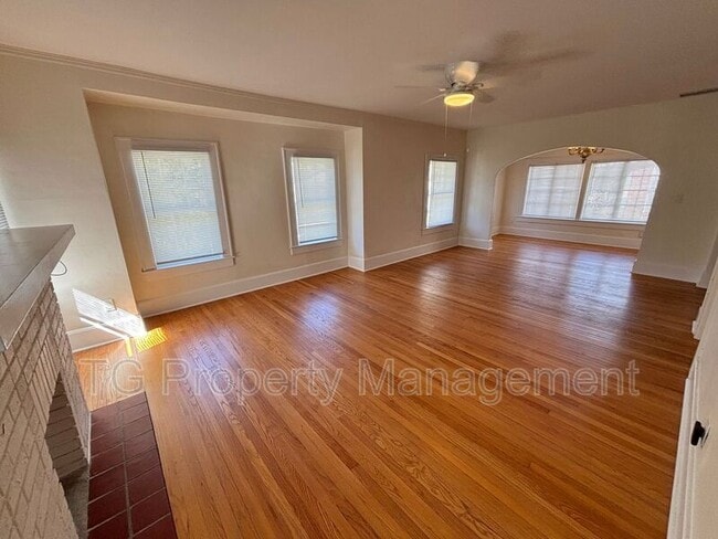 Photo - 3522 Pine St