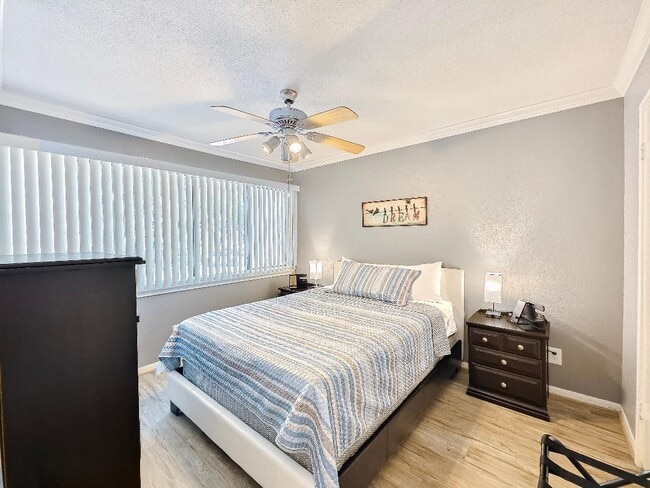 Building Photo - 12100 Melville Dr Unit 628
