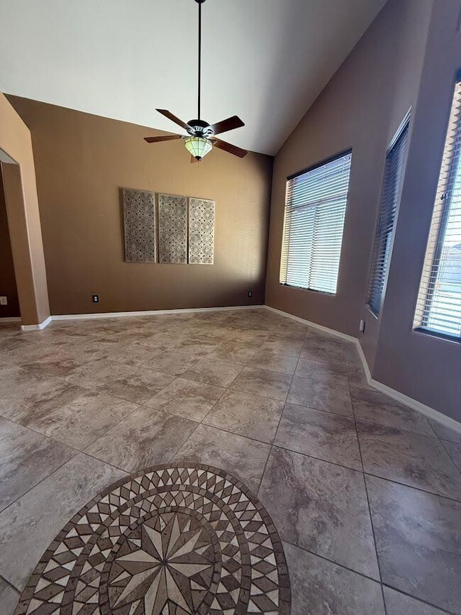 6602 W Molly Ln
