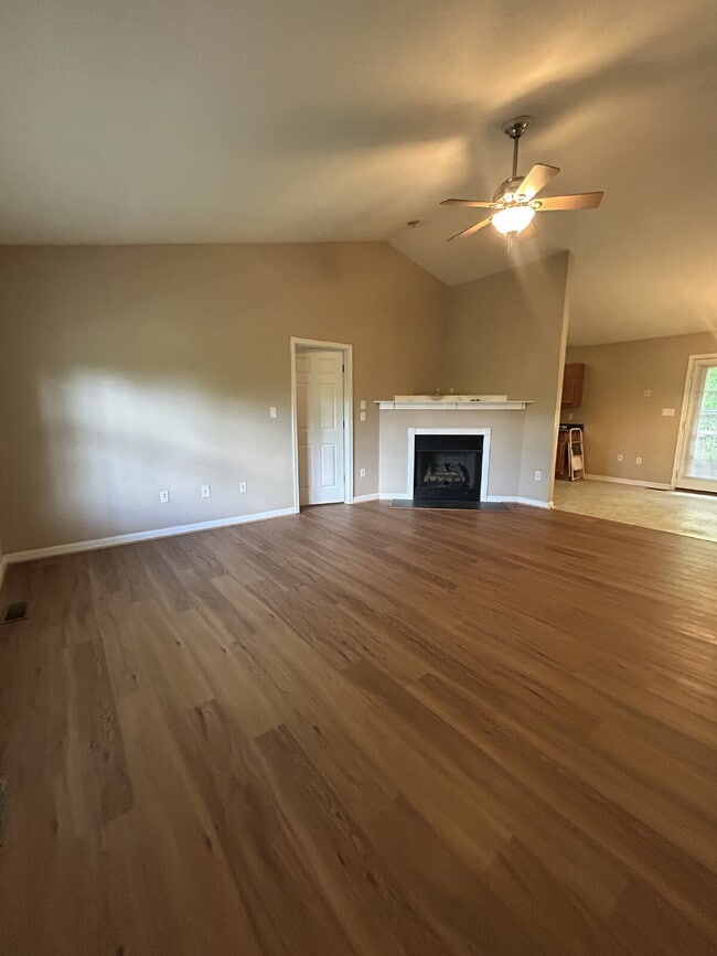 Photo - 427 Vesey Dr