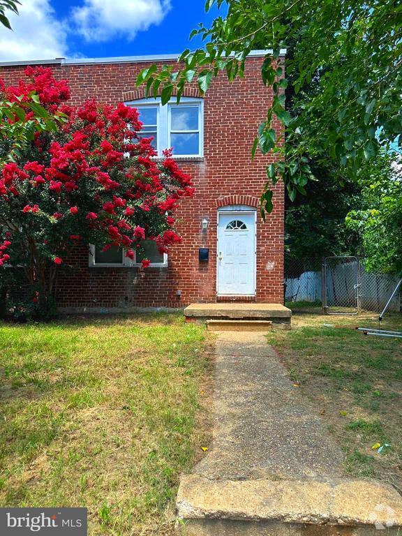 Building Photo - 920 Stoll St Rental