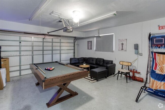 Building Photo - 4925 Polk St Rental