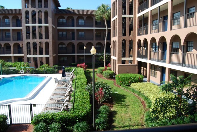 Building Photo - QUIET, PEACEFUL, ACROSS FROM STETSON Unit 215 Rental