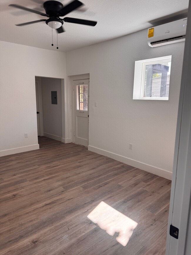 Photo - 2402 Saunders Ave