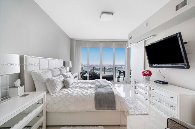 Photo - 2020 N Bayshore Dr Unidad 4004