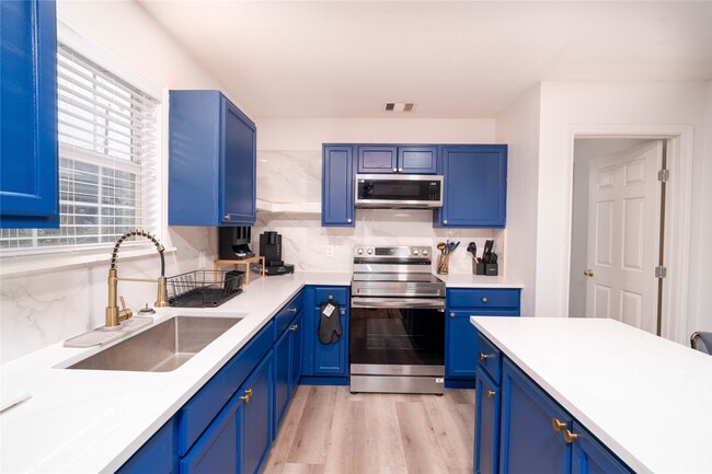 Photo - 4612 Hershe St