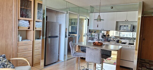 Standard Refrigerator Freezer - 300 Wai Nani Way Unit KT 1020