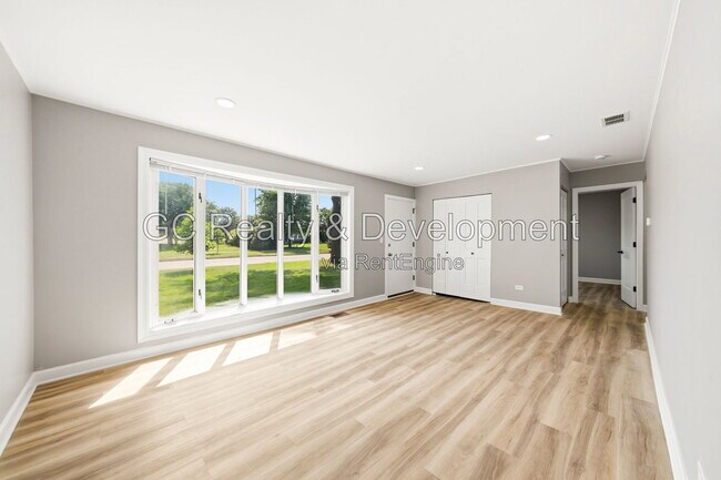 Photo - 2804 School Dr