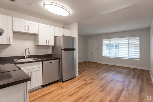C - 2BD, 1BA - 622SF