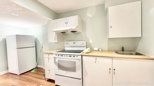 Photo - 569 Blythwood Sq