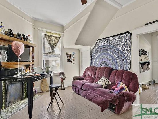 Photo - 217 W 32nd St