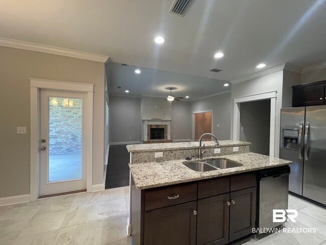 Photo - 253 Hawthorne Cir