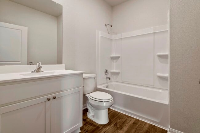 Photo - 320 Kingston Wy