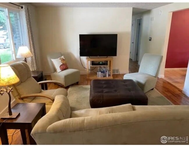 Photo - 1915 Collyer St