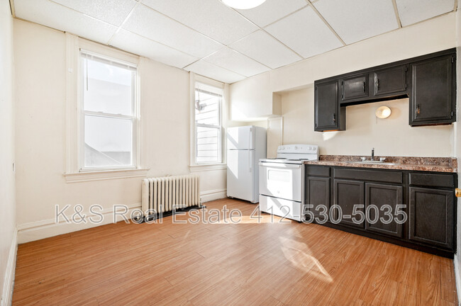 Building Photo - 441-443-445 Library St Unit 5 Rental