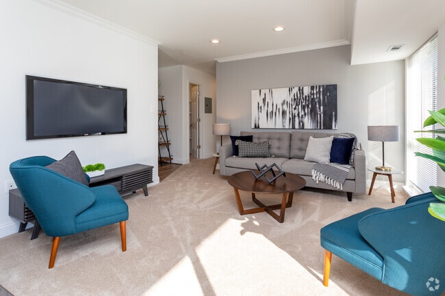 2BR, 1BA - 1,015 SF