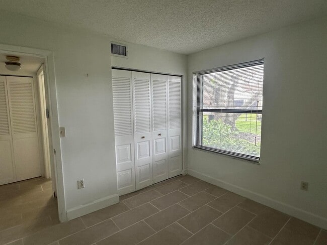 Photo - 208 Lake Pointe Dr Unidad 108