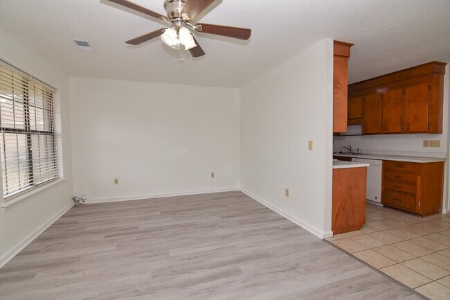 Photo - 115 Ashwood Ct