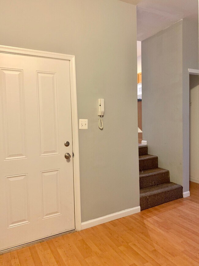 Entry - 1309 N 15th St Unit 2
