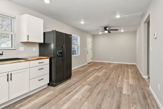 Photo - Springfield 4 Bed Rental | Fully Remodeled | Corner Lot