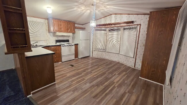 Photo - 777 E Yerby St