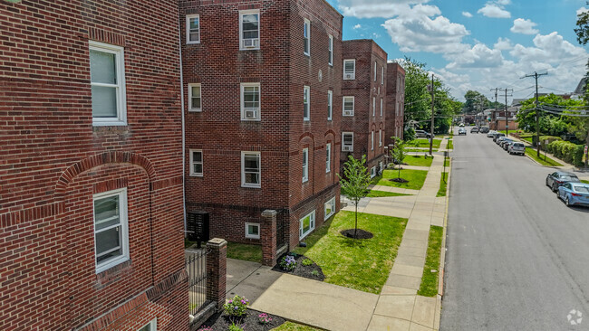 Building Photo - Folcroft Courts Apartments