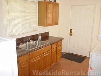 Photo - 1182 W 35th St Unidad D-One Block from USC